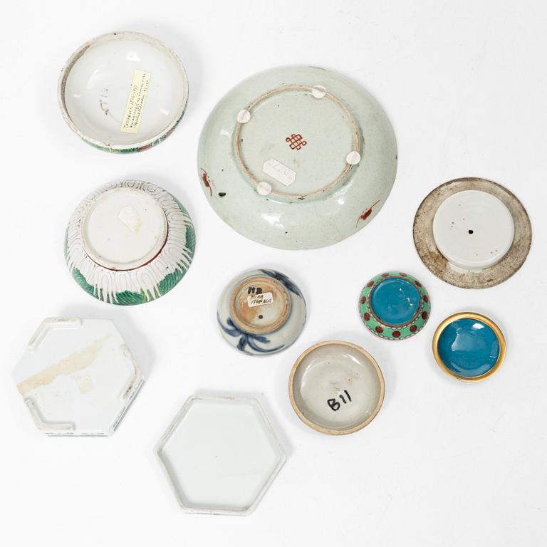 Four Chinese boxes with covers and a dish, porcelain and cloisonné, Ming and late Qing also 20th century.