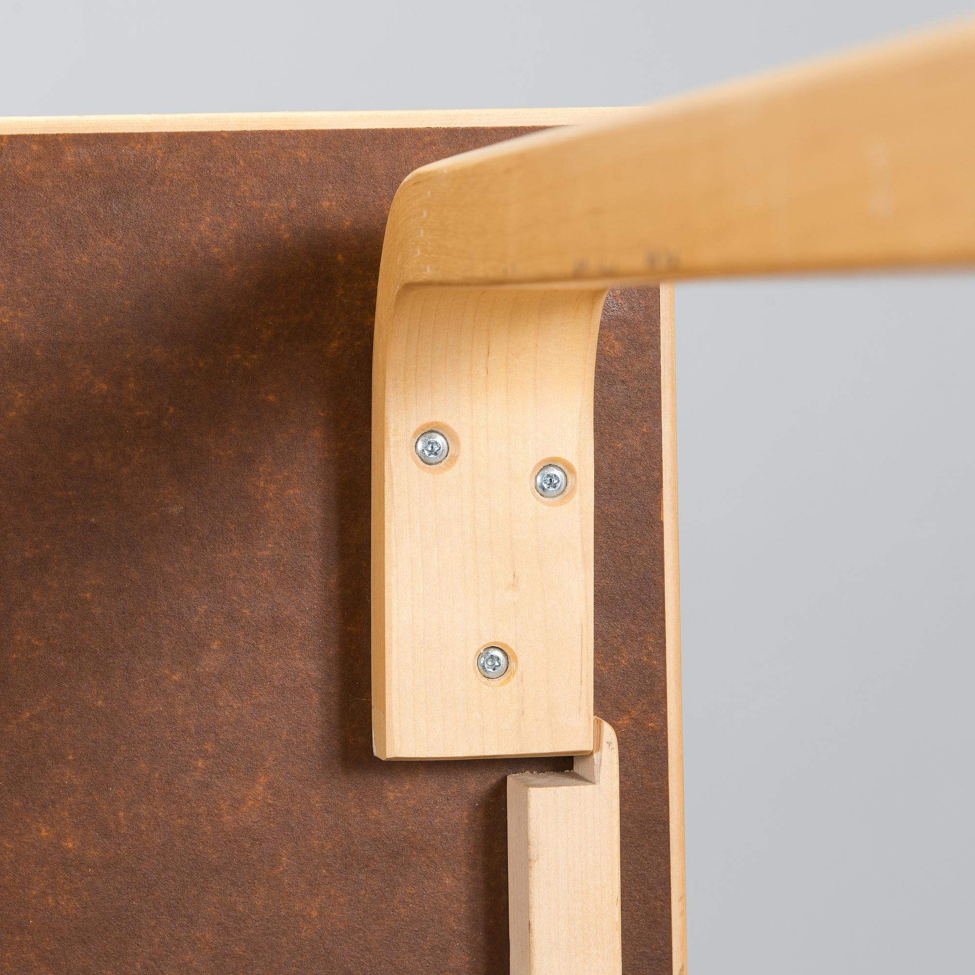 Alvar Aalto, bord, modell 84, Artek 2006.