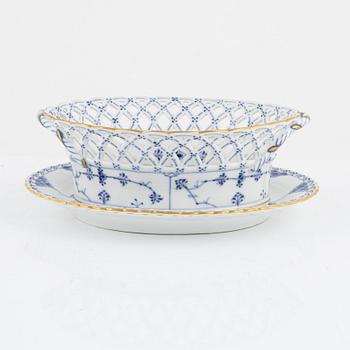 Royal Copenhagen, gallerskål med fat, porslin, Musselmalet, helblond, Danmark.