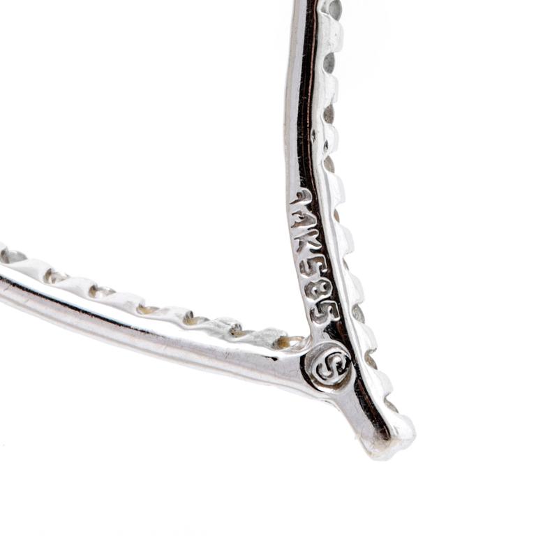 Pendant and chain, 14K whitegold brilliant-cut Diamonds, total length approx 48 cm.