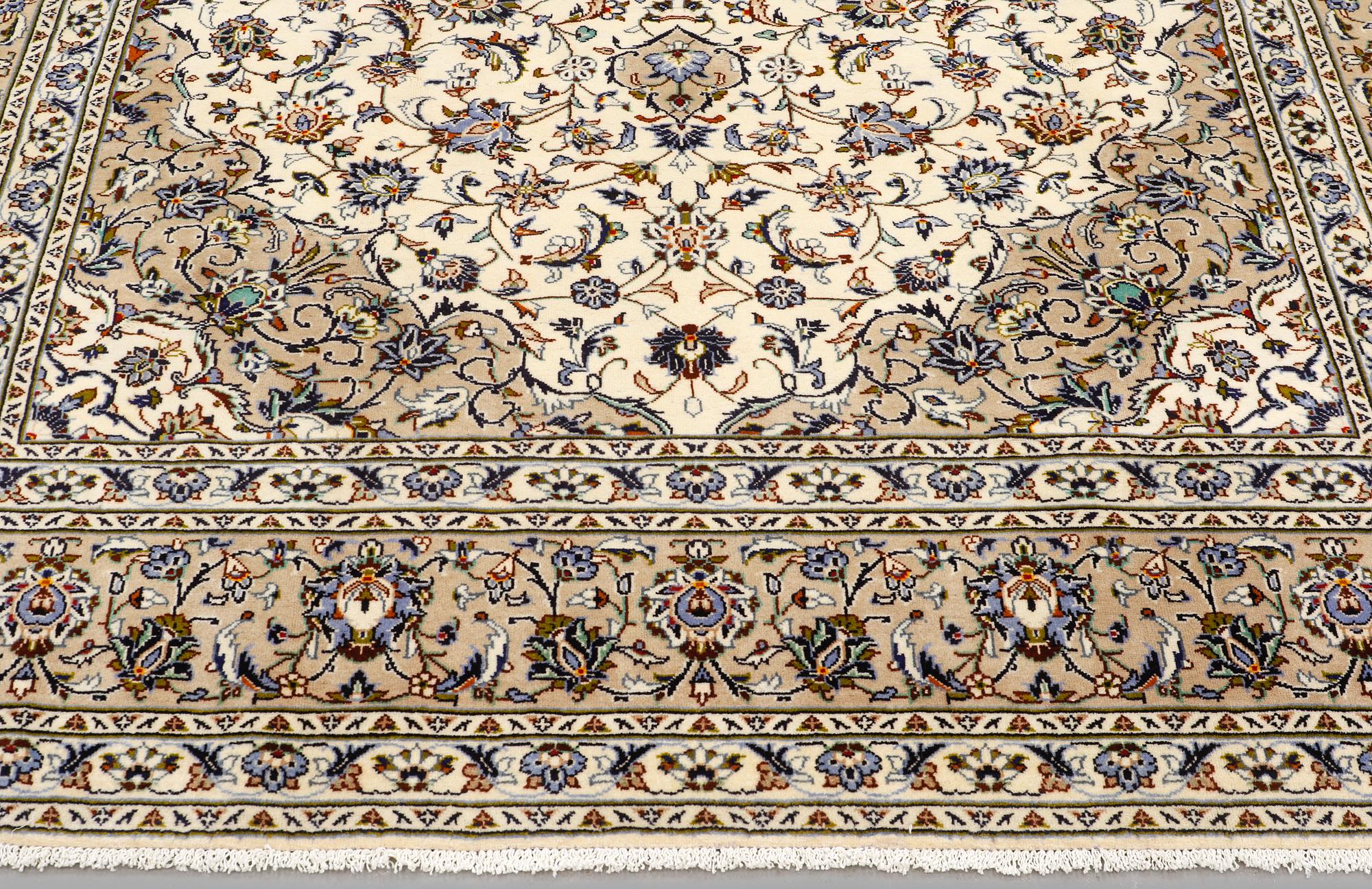 Matta, Keshan, ca 351 x 255 cm.