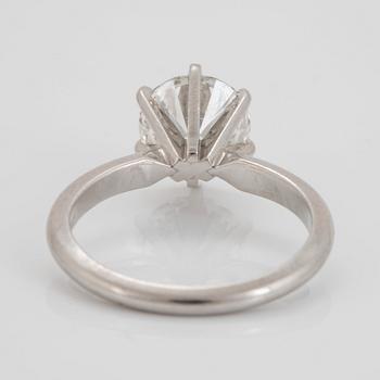 Ring platina med en rund briljantslipad diamant 2.17 ct  kvalitet G si1 enligt medföljande GIA certifkat.