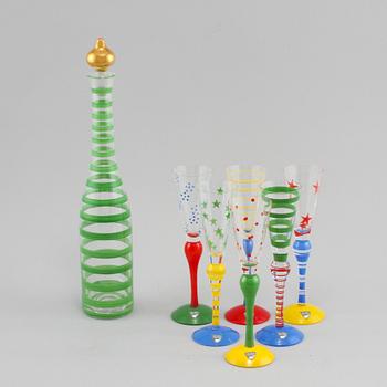 SNAPSGLAS, 6 st, samt KARAFF, "Clown", Anne Nilsson, Orrefors, sent 1900-tal.