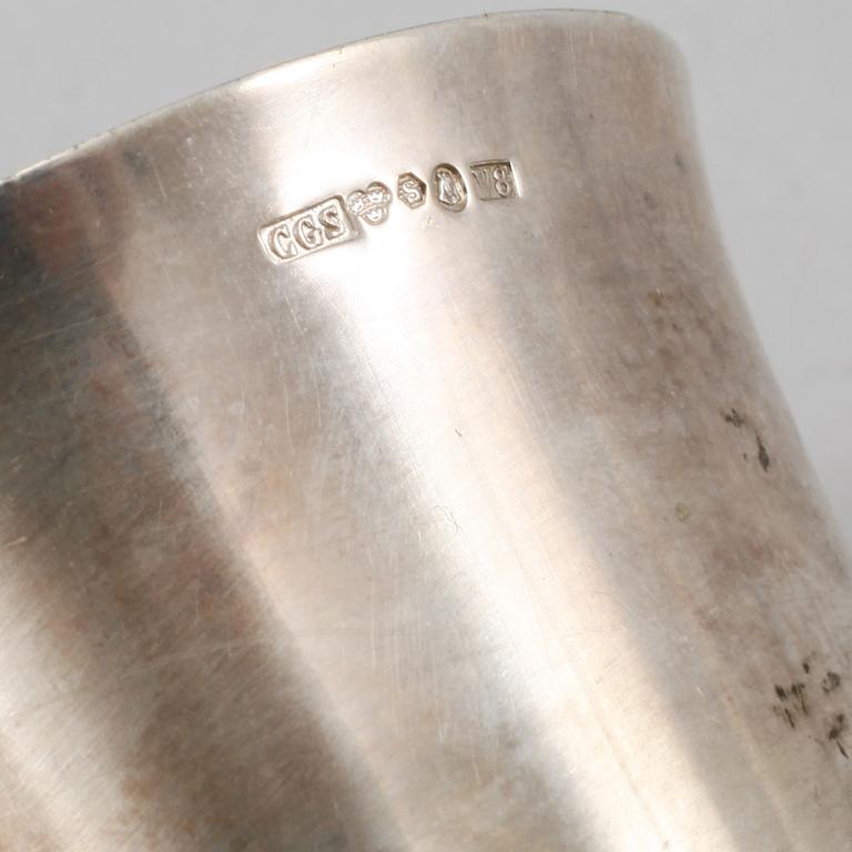 PUNSCHMUGGAR, 7 st, silver, Karl Georg Rogatius Sandberg, Stockholm, 1947, vikt 330 gram.
