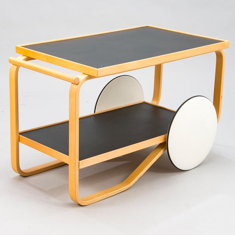 ALVAR AALTO, tarjoiluvaunu malli 98, O.Y. Huonekalu-ja Rakennustyötehdas A.B. 1900-luvun puoliväli.