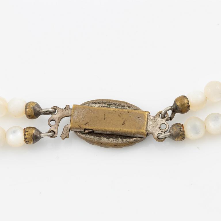 Collier tvåradigt med kalcedon.