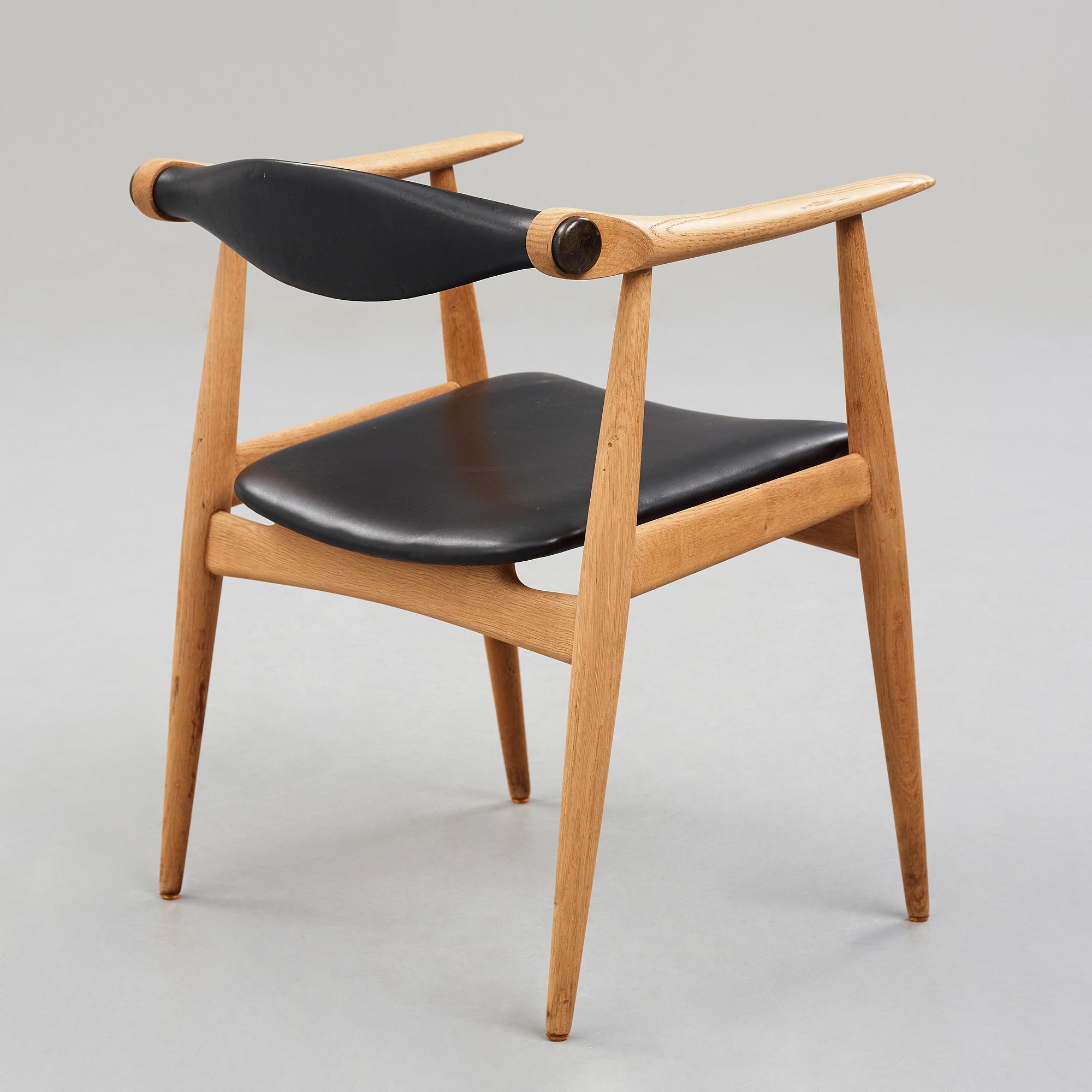 HANS J WEGNER, karmstol "Åget", modell "CH-34", Carl Hansen & Søn, Danmark 1960-tal.