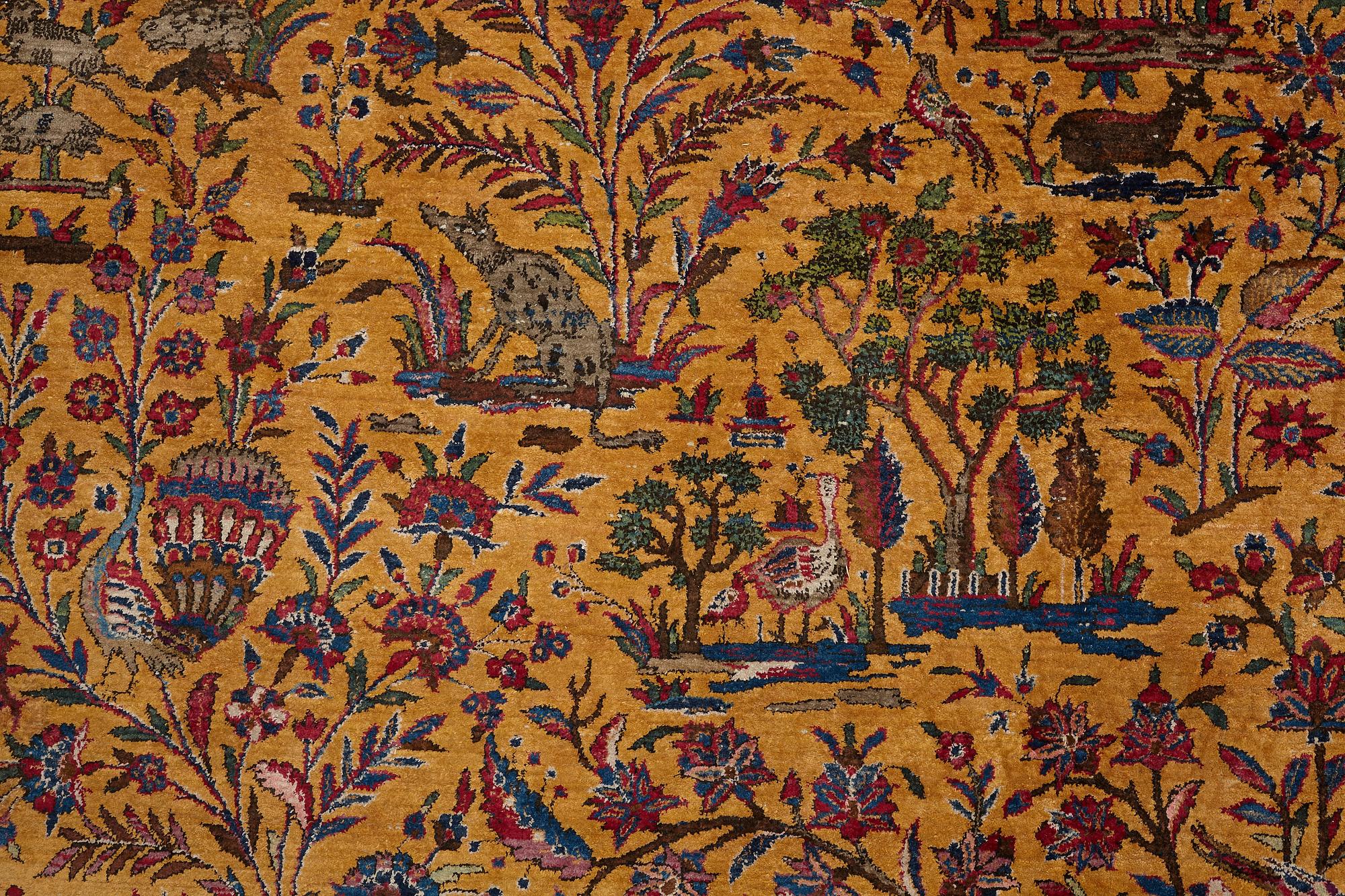 Matta, semiantik silke Keshan figural, ca 309-310 x 204,5-207 cm.