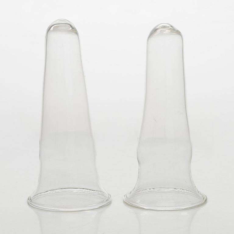 Vaser, ett par, silver och glass, London 1907.