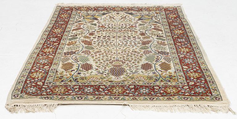 An oriental rug, c.195 x 125 cm.