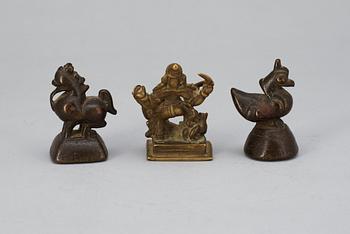 FIGURINER, 3 st, brons. Qing dynastin (1644-1914).