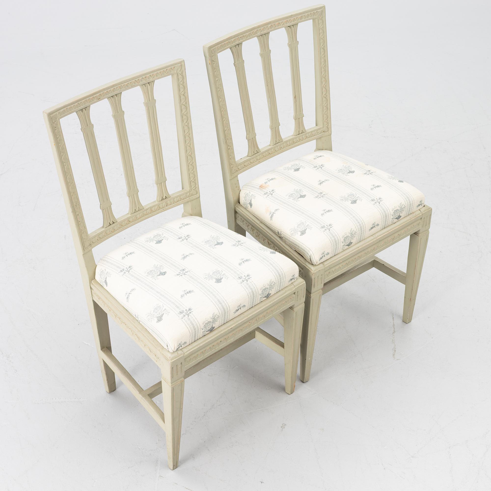 A pair of late Gustavian chairs from around the year 1800.