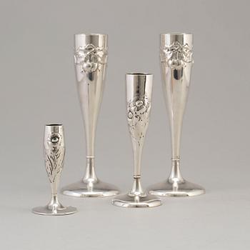 A mixed lot of four Norwegian Art Nouveau silver flutes, one with maker's marks Jacob Tostrup, Oslo, 1919.