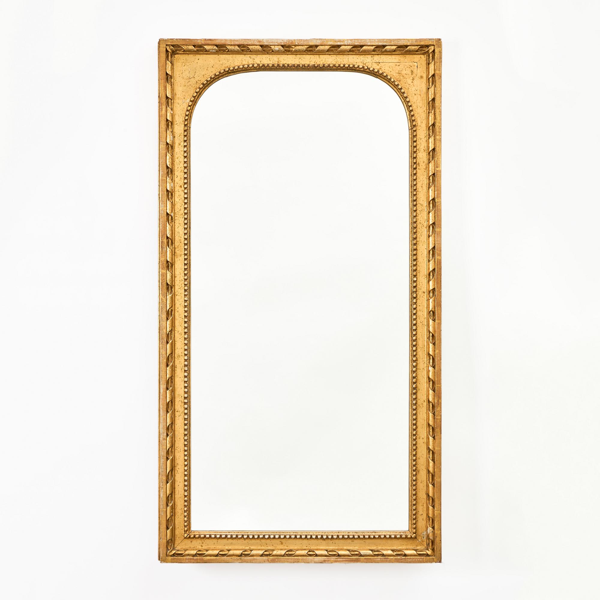 A late Gustavian mirror from around the year 1800.