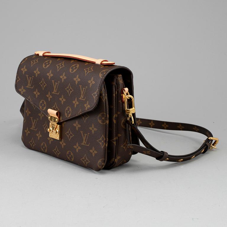 LOUIS VUITTON, a 'Pochette Metis' monogram canvas handbag.