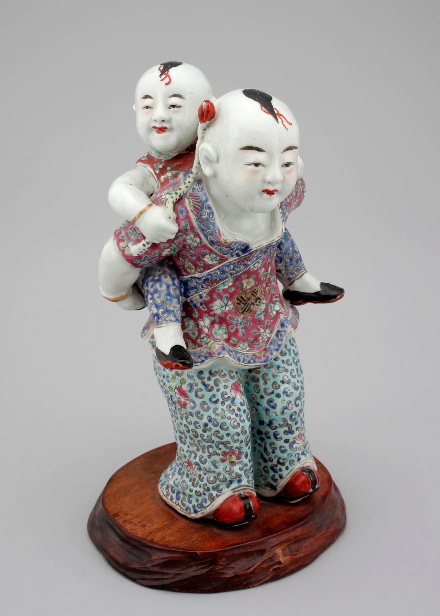 FIGUR, porslin, Kina, 1900-talets första hälft.