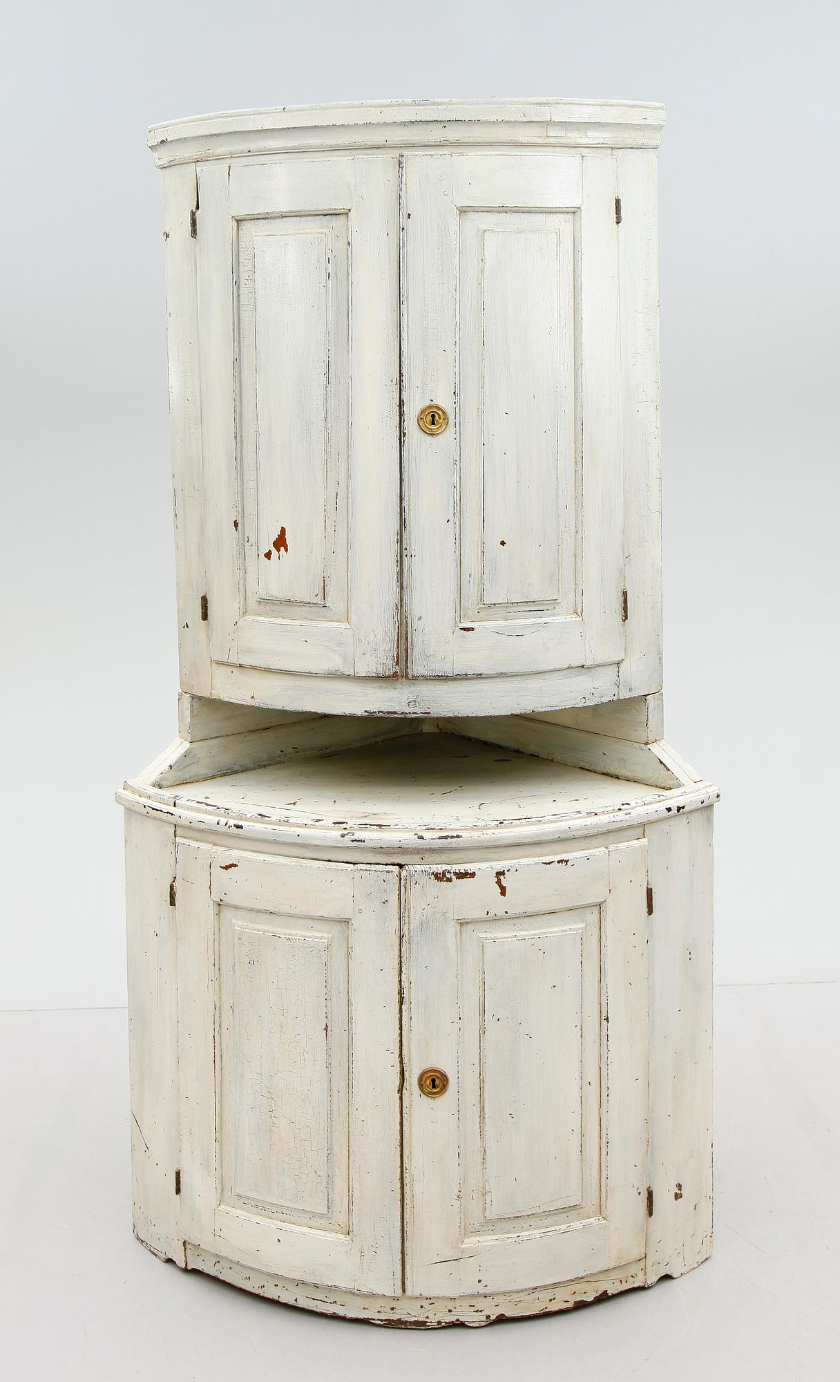 HÖRNSKÅP, 1700-/1800-tal.
