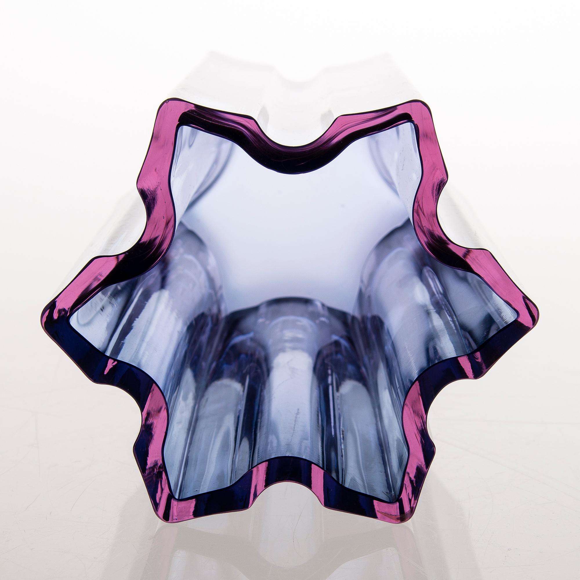 TAPIO WIRKKALA, MALJAKKO, sinistä ja lilanväristä lasia, signerattu Tapio Wirkkala, 3513.