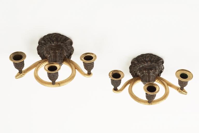 APPLIQUER, för tre ljus, ett par. Empire, 1800-talets början.