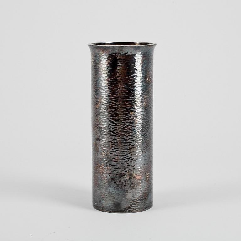 VAS, silver, Råströms Silver- och Nysilverfabrik, Stockholm, 1975. Vikt ca 422g.