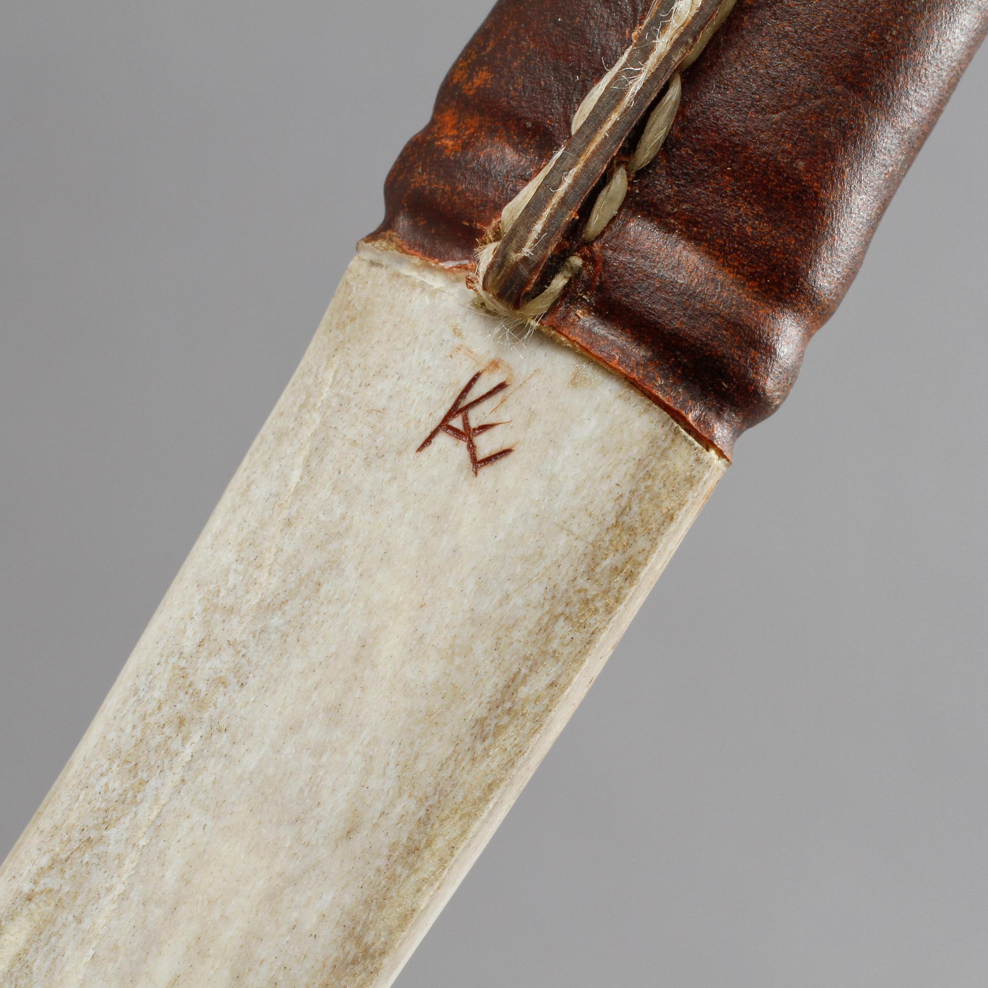 SAMEKNIVAR, 2 st, monogramsignerade, varav en troligen Karl Eriksson, 1900-tal.
