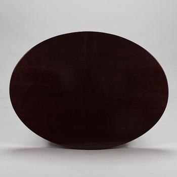 Bernhard Häkli, An oval table and two flower pedestals, Vihdin Puuseppäin Huonekaluliike 1911.