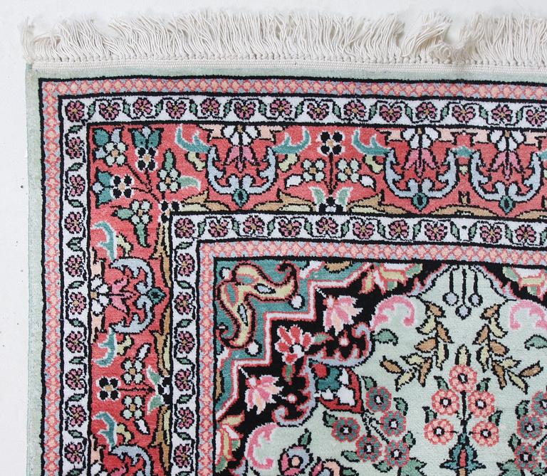 MATTA, orientalisk. 302 x 93.