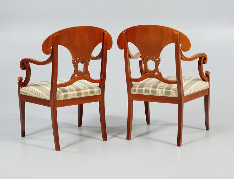 KARMSTOLAR, ett par, Karl Johan-stil, 1900-talets första hälft.