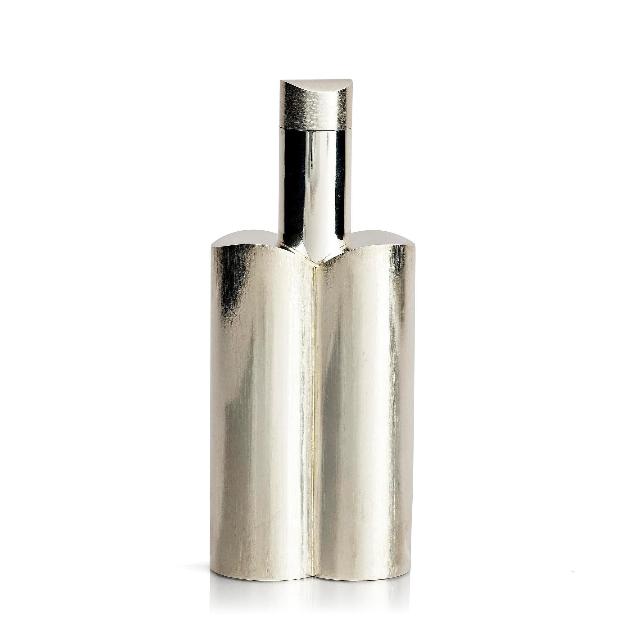 a sterling silver bottle with lid, Stockholm 2003.