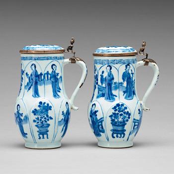 808. A pair of blue and white tankards, Qing dynasty, Kangxi (1662-1722).