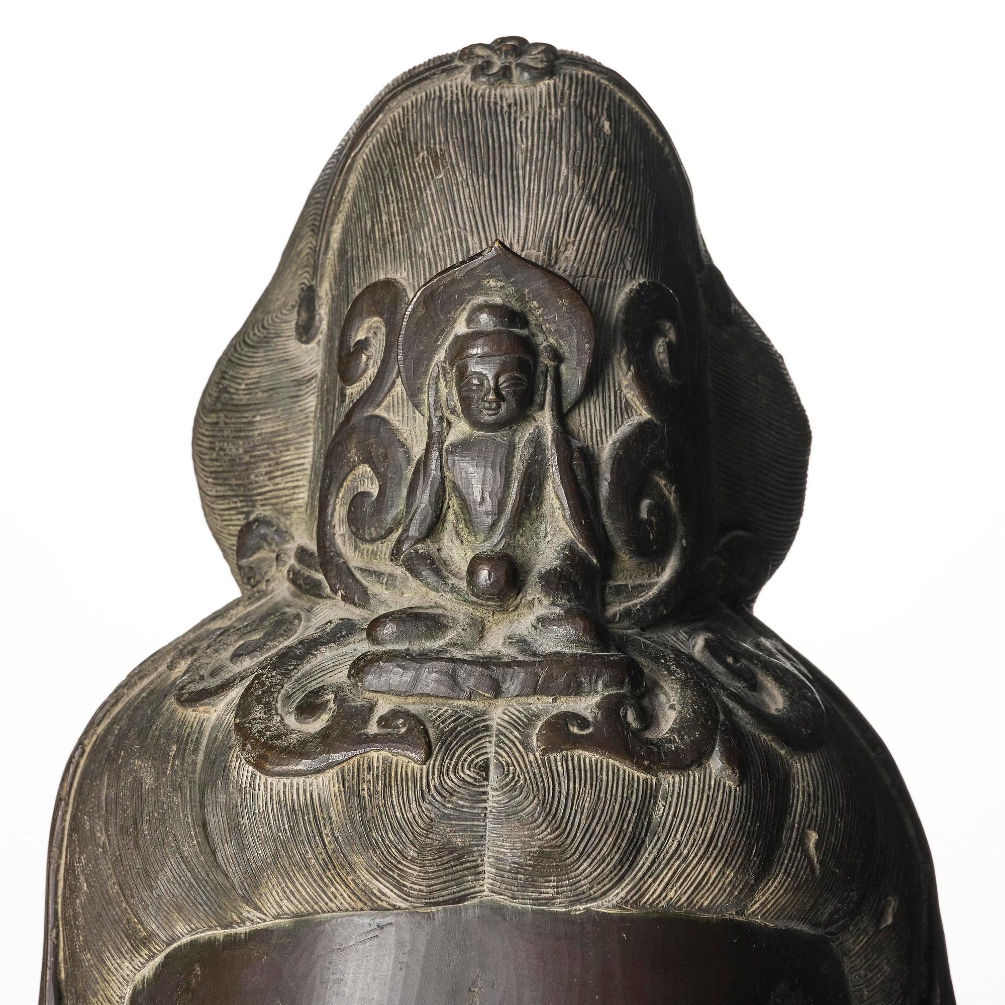 A large Chinese bronze head of Guanyin, late Qing dynasty, 19th century/around 1900.