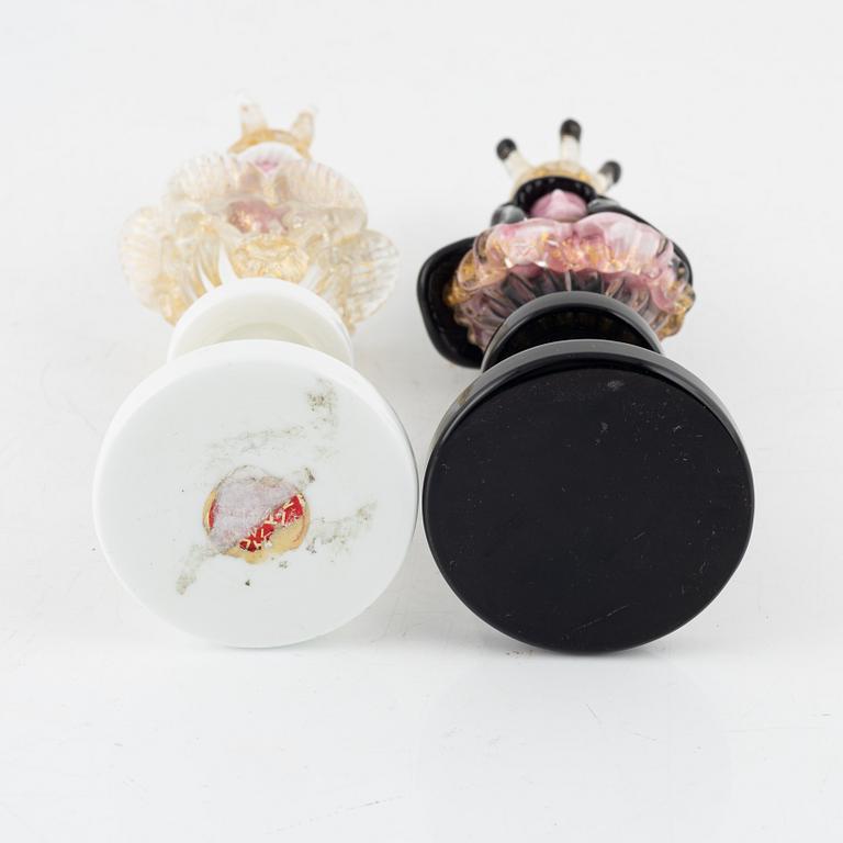 Schackpjäser, 2 st, glas, troligen Murano, Italien.