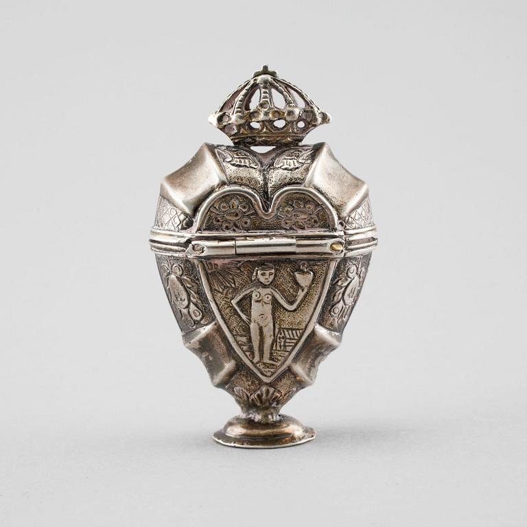 A Swedish 18th century parcel-gilt silver snuffbox, unmarked.