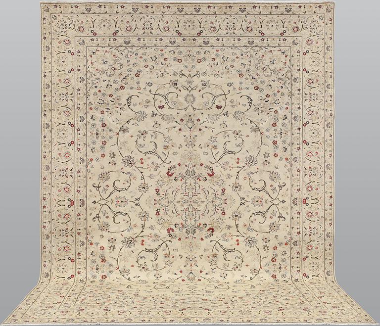 A Kashan carpet, ca 393 x 290 cm.