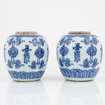A pair of Chinese blue and white jars, Qing dynasty, 18th Century.