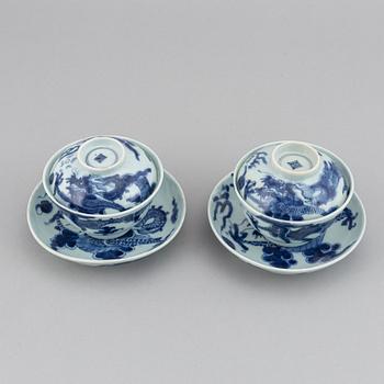 A pair of cups with covers and stand, Qing dynasty, 19th Century.