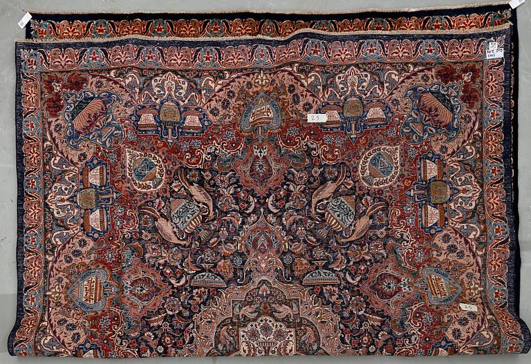 MATTA, figural Kashmar. Ca 402x295 cm.