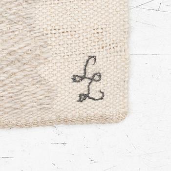 Olle Ohlsson, vävd tapet, "Jordnära", utförd av Lillemor Lindbom, 1976, signerad LL, ca 126x 92 cm.