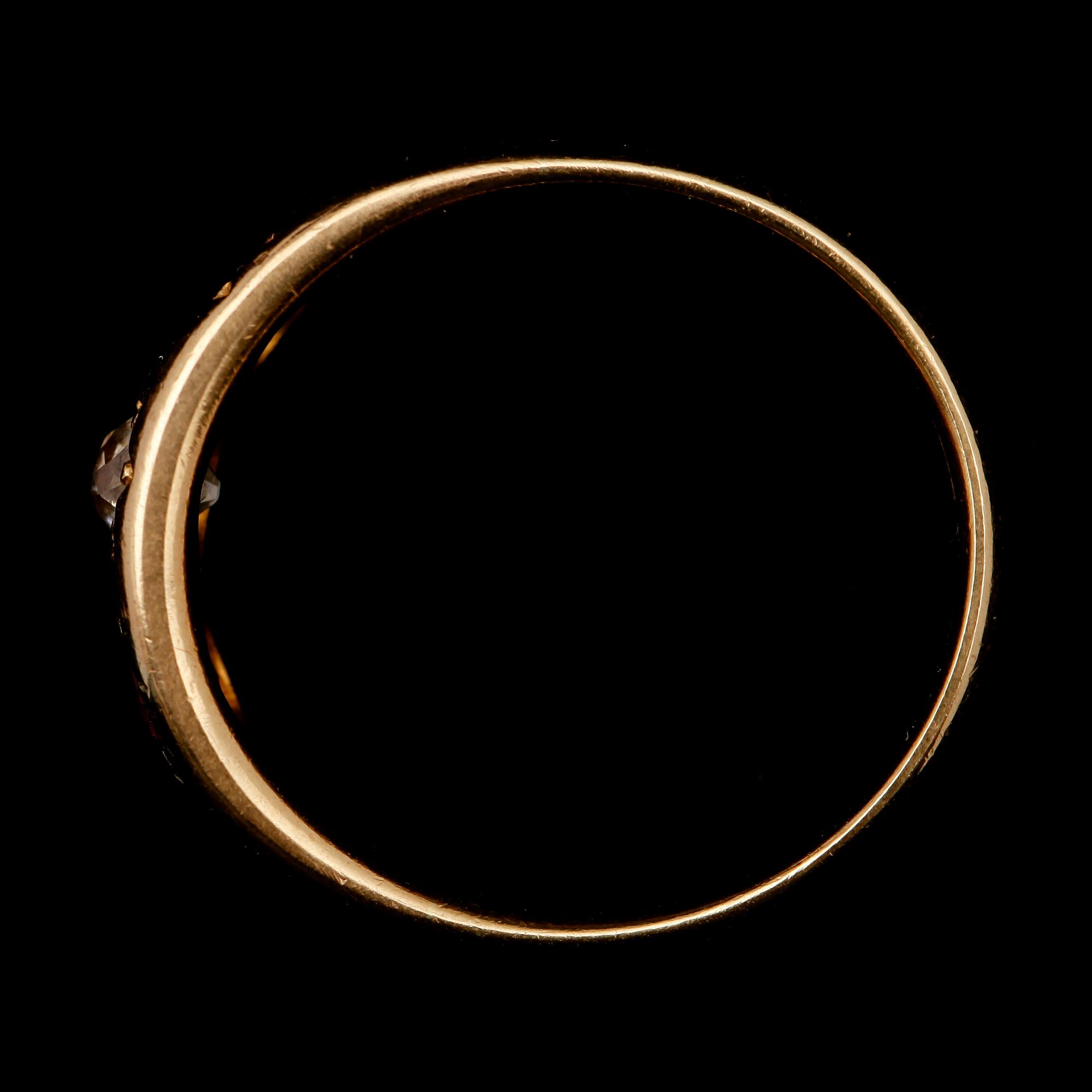 RING, 18 k guld, med briljant. Tot vikt 5 g.