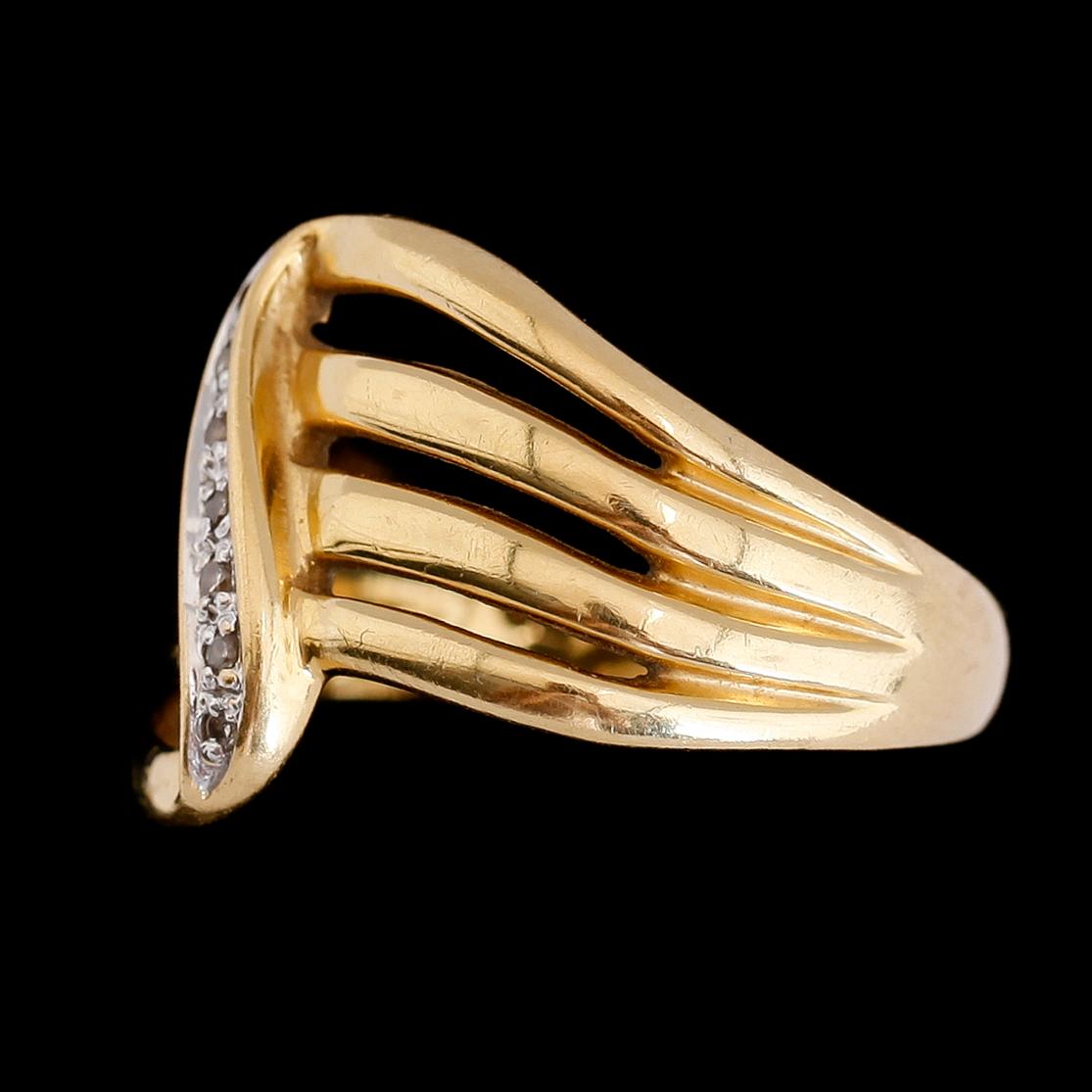 RING, 18 k guld, diamanter. Tot vikt ca 5 g.