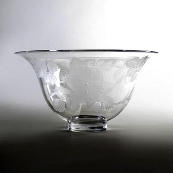 A signed dated and numbered Lisa Bauer glass bowl from Kosta Boda.