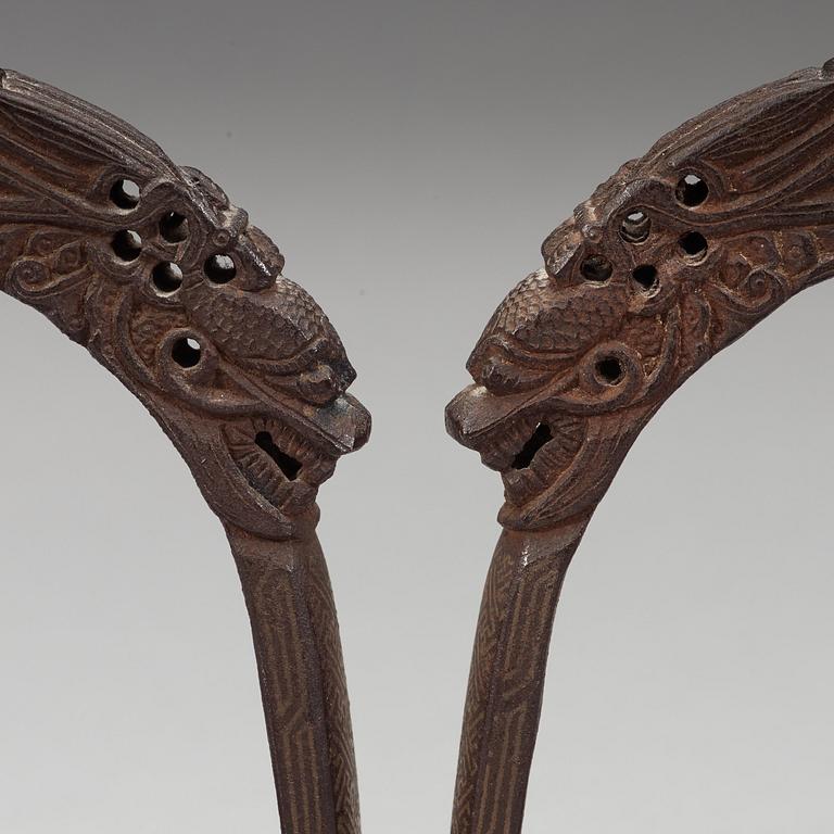 A pair of bronze stirrups, Qing dynasty, 19th Century.