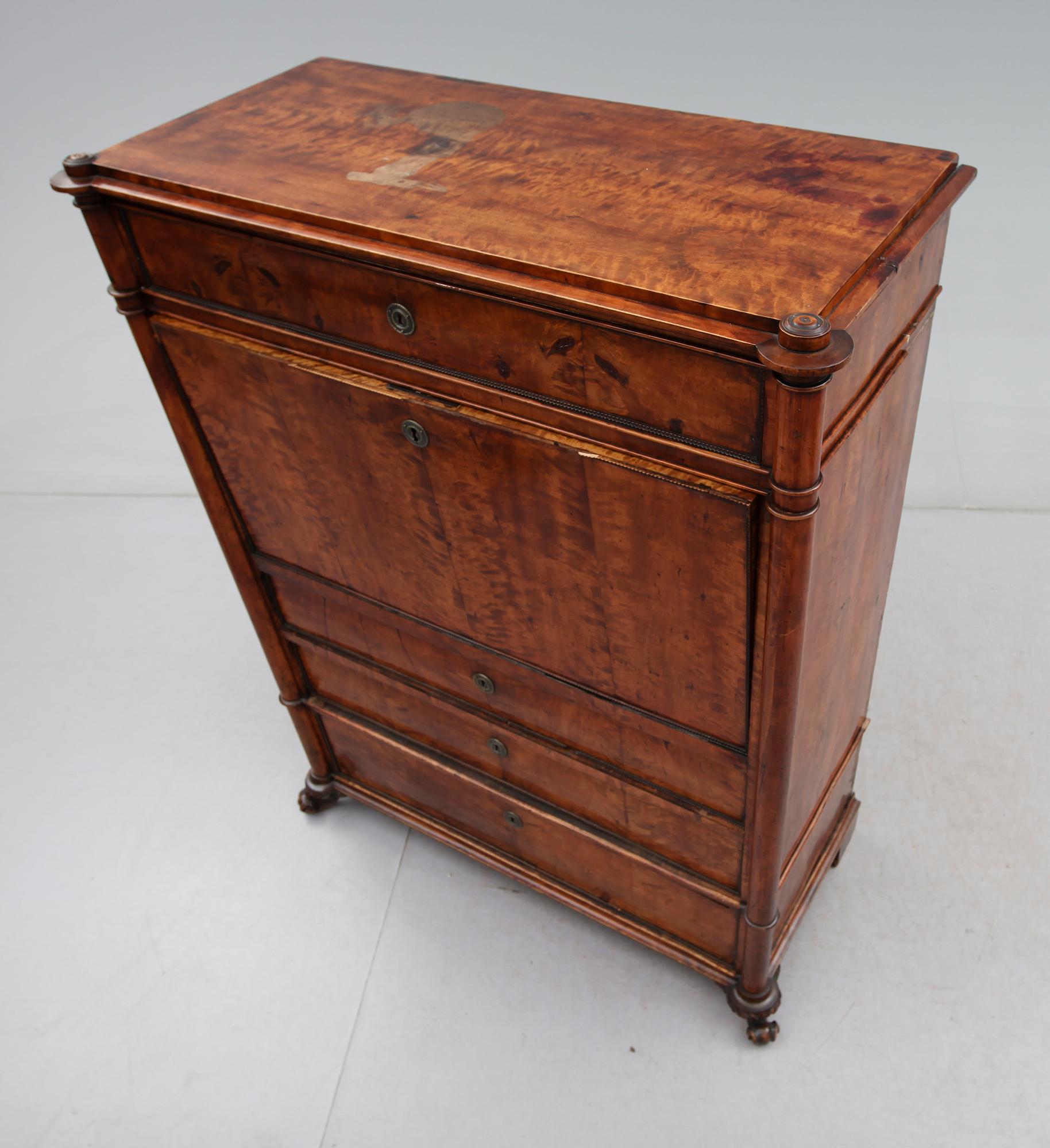 CHIFFONJÉ, 1800-talets mitt.