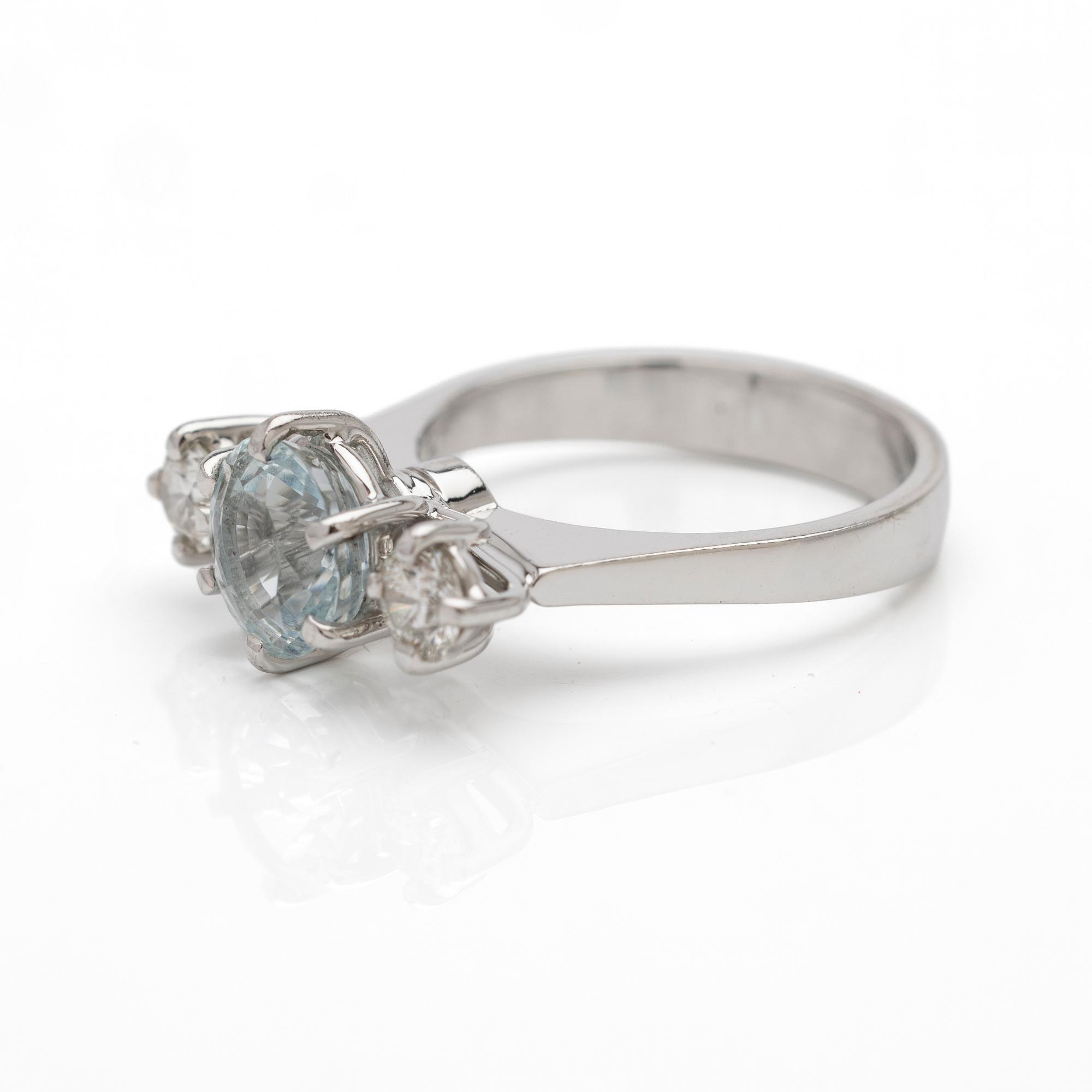 18K white gold ring with aquamarine and diamonds.