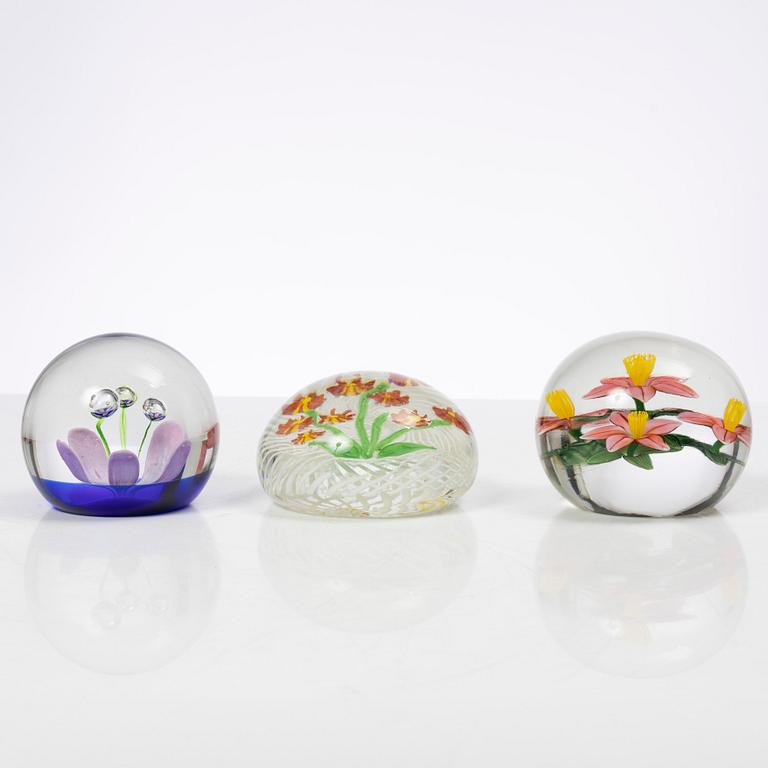 Baccarat, Caithness of Scotland, Murano, Lundberg Studios, five glass paper weights, signed.