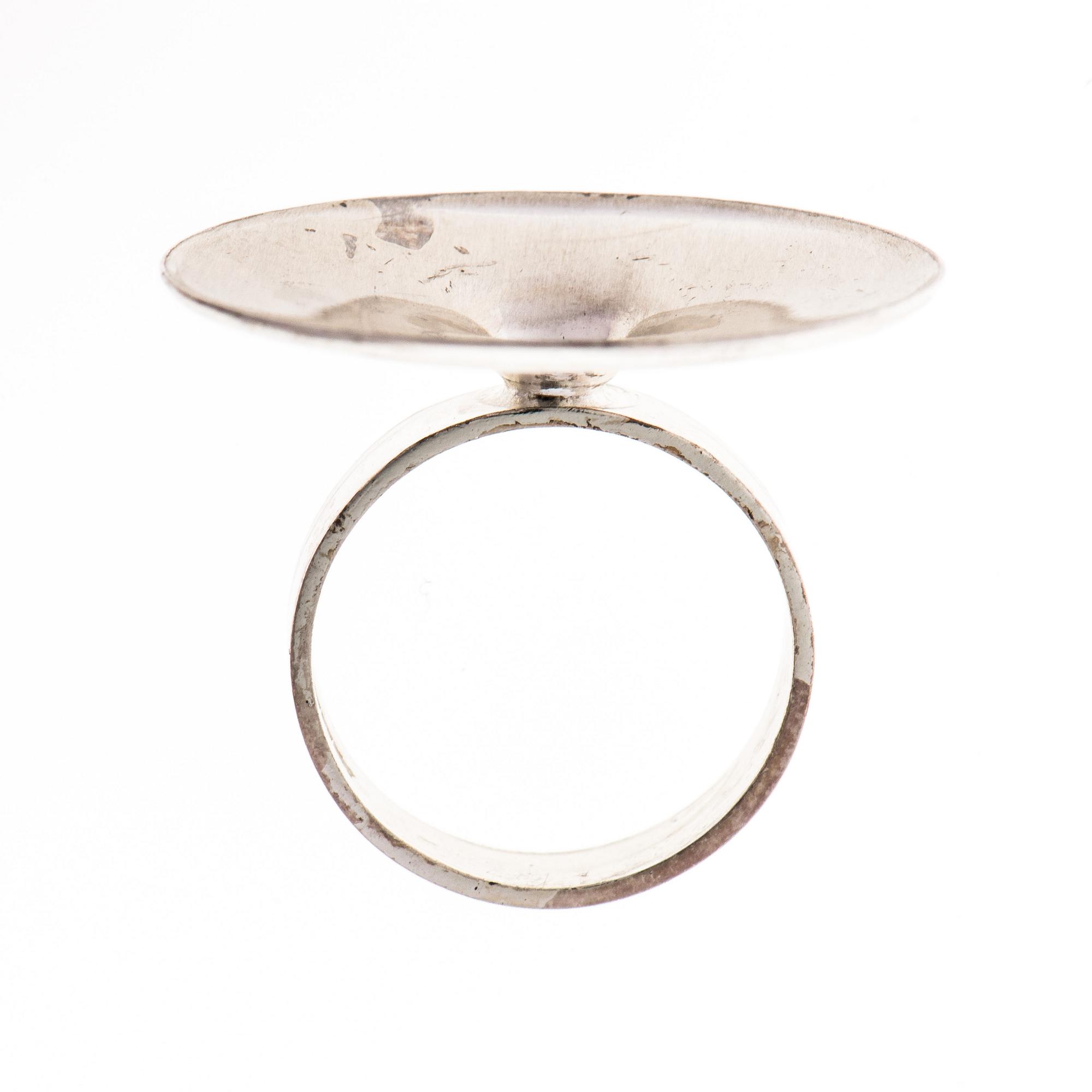 RING, silver. Pekka Piekäinen, Turun Kultaseppä, Åbo 1971.