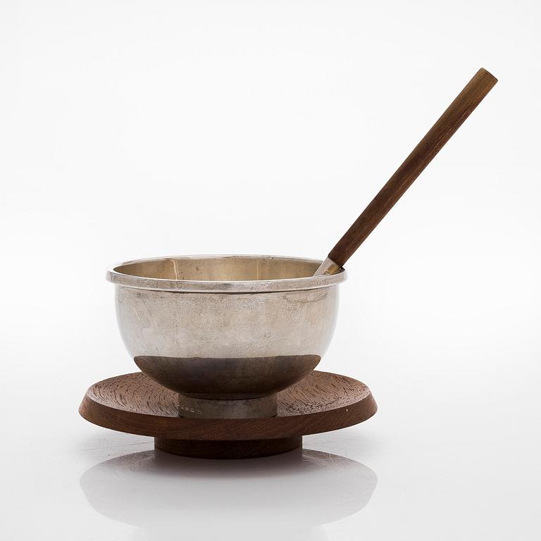 Bertel Gardberg, kastikemalja ja kauha, Hopeatehdas Oy Helsinki 1959 ja 1960.