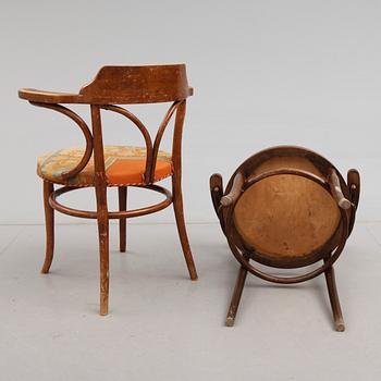 KARMSTOLAR, 2 st, snarlika, Thonetmodell, 1900-talets första hälft.