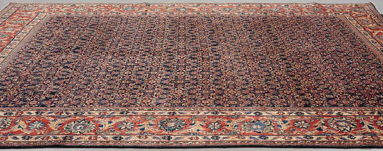 Matto, semi-antique West persian, ca 382,5 x 302 cm.