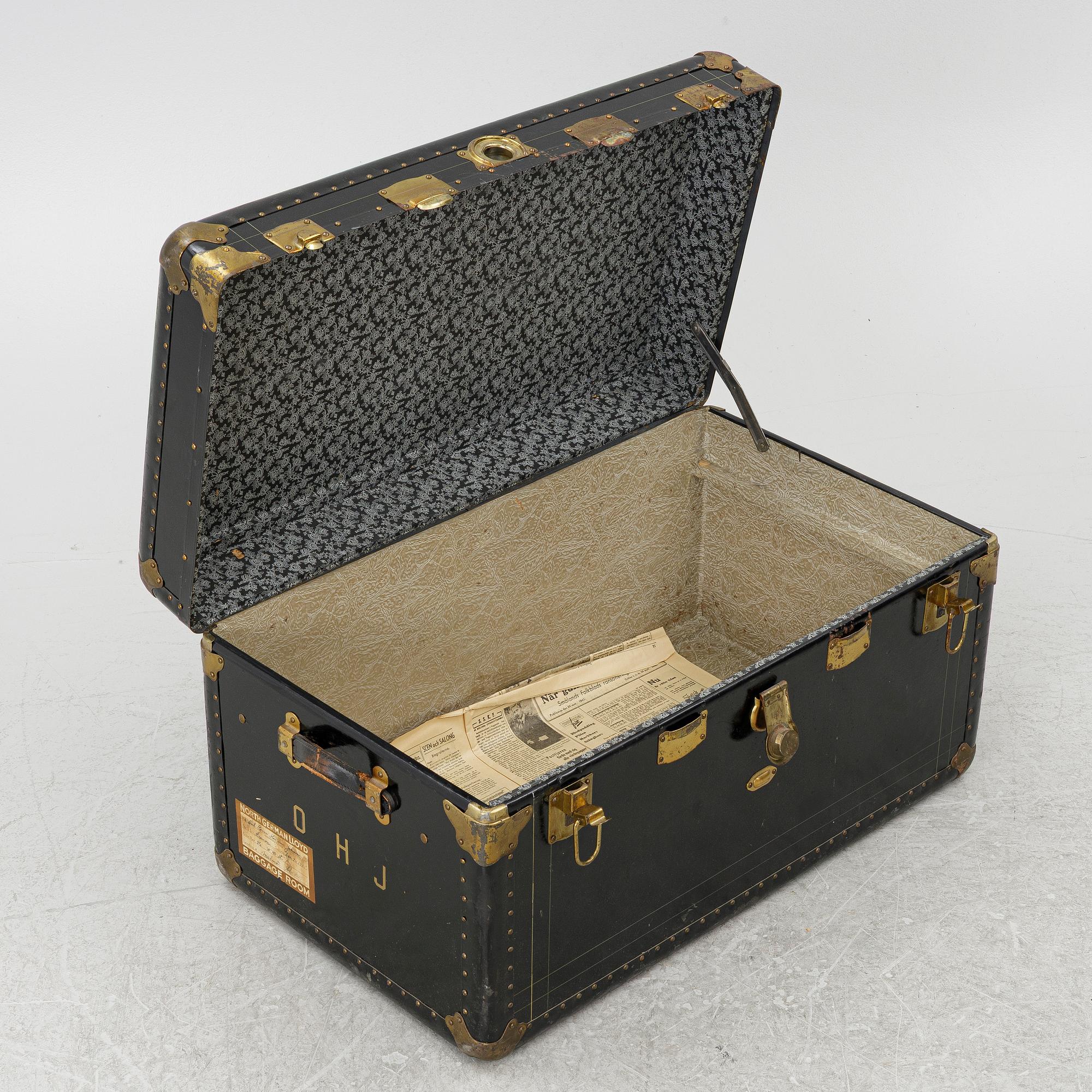 A trunk, first half of the 20th century.